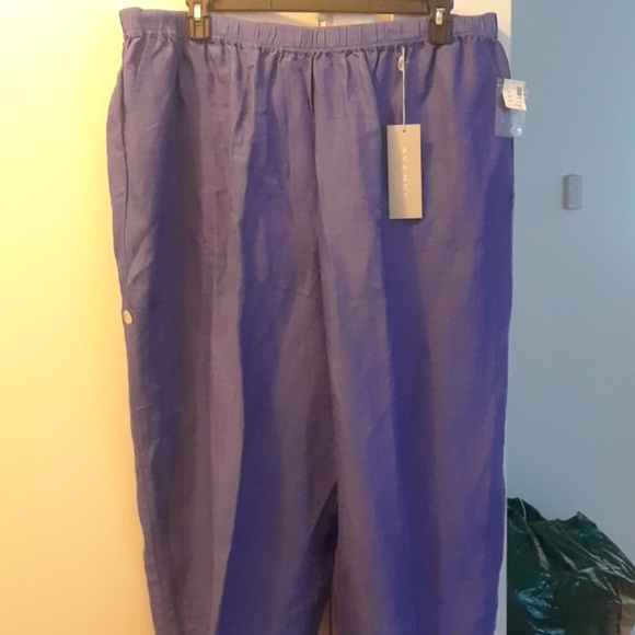 Ladies Beautiful Capris - Picture 2 of 4